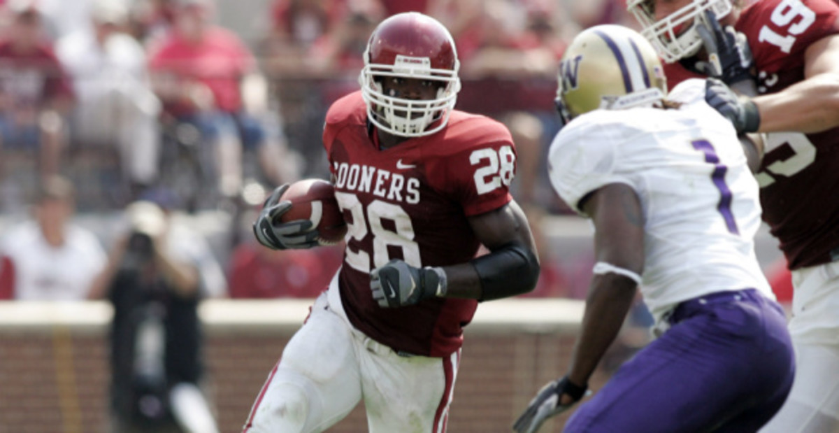 Oklahoma Sooners running back Adrian Peterson on a rushing attempt during a college football game.