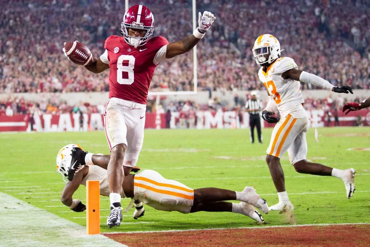 Alabama wide receiver John Metchie III (8) scores a touchdown during a football game between the Tennessee Volunteers and the Alabama Crimson Tide at Bryant-Denny Stadium in Tuscaloosa, Ala., on Saturday, Oct. 23, 2021. Kns Tennessee Alabama Football Bp