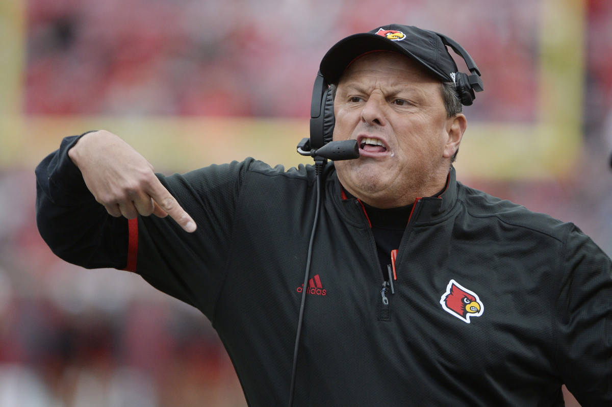 Louisville Cardinals defensive coordinator Todd Grantham reacts on the sideline during the second half against the Syracuse Orange at Papa John's Cardinal Stadium. Louisville defeated Syracuse 41-17.