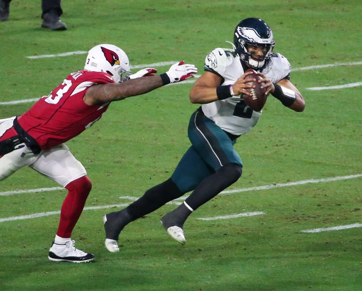 Jalen Hurts escapes pressure of Cardinals Hasson Reddick in 2020 game
