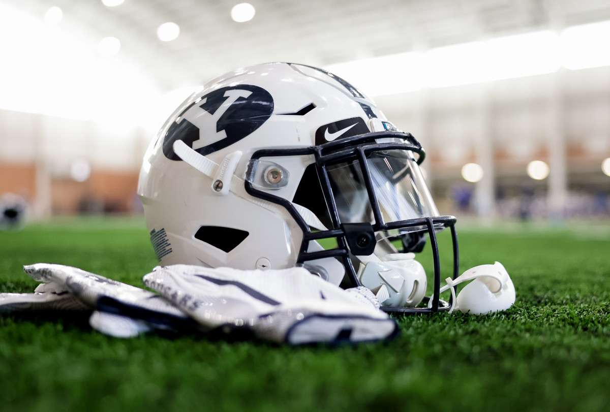 BYU To Wear Hand-Painted Helmets With Wasatch Mountains, Cougar On Sides –  SportsLogos.Net News