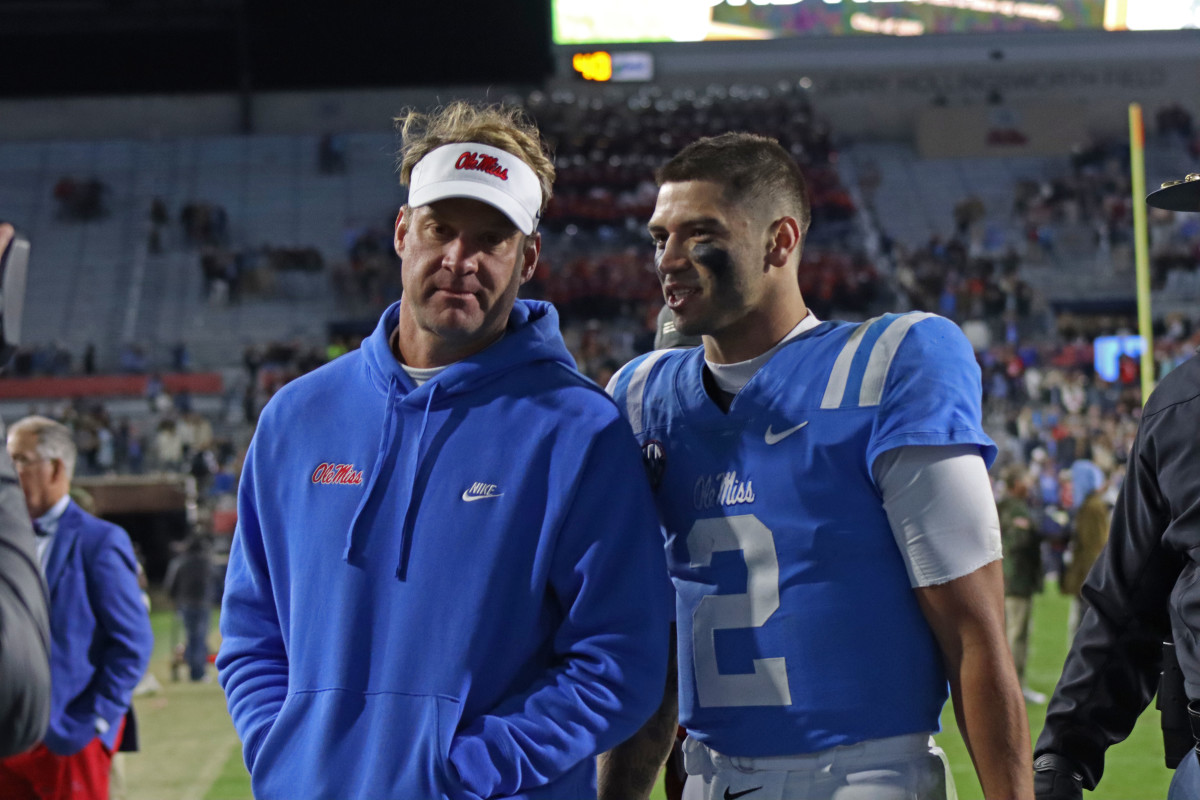 Lane Kiffin Discusses Spring Quarterback Competition Between Dart