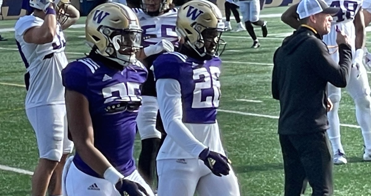 Caleb Berry and Jay'Veon Sunday, Texas running backs, move to the next drill.