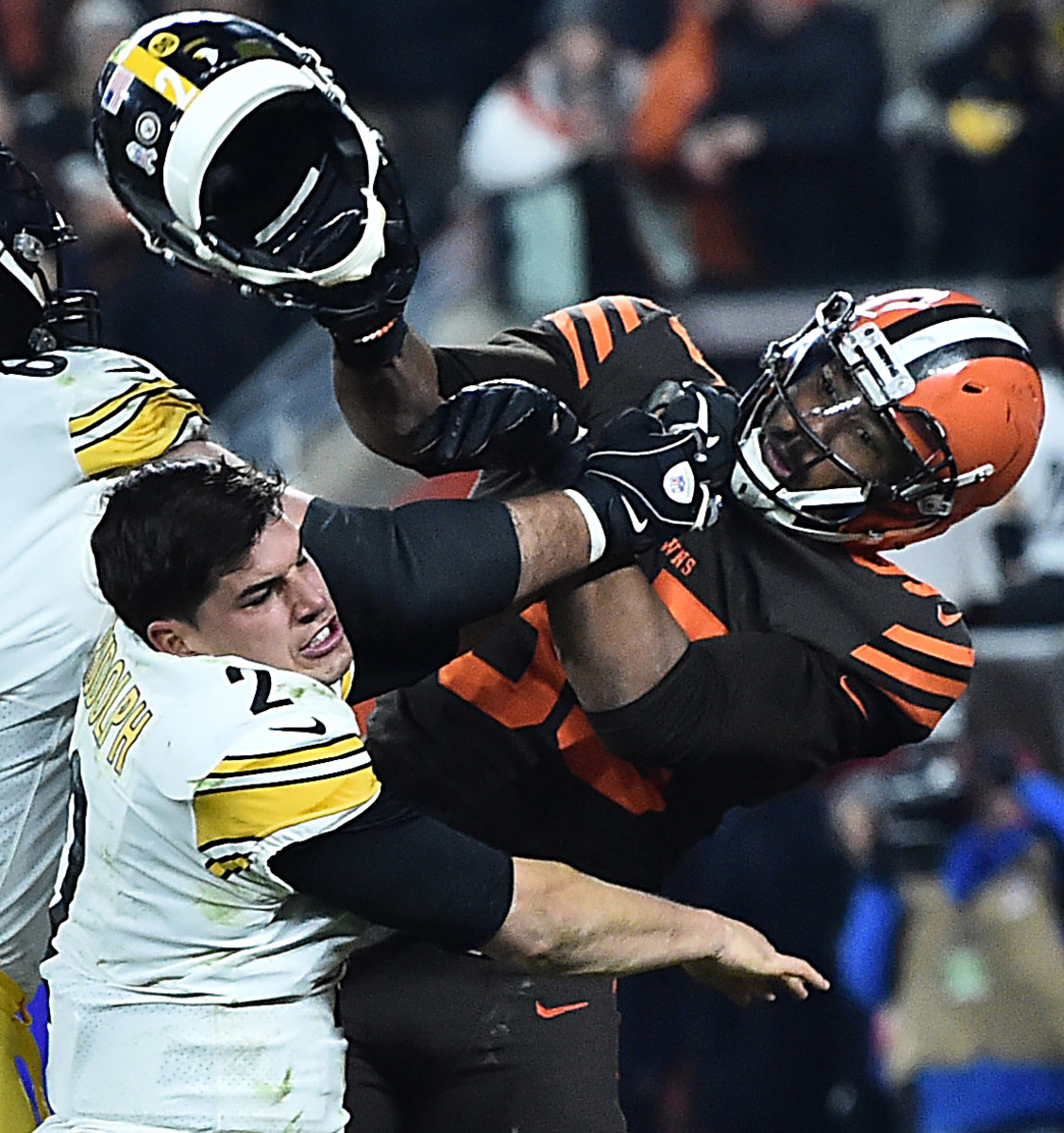Cleveland Browns defensive end Myles Garrett (95) hits Pittsburgh Steelers quarterback Mason Rudolph (2) with his own helmet.