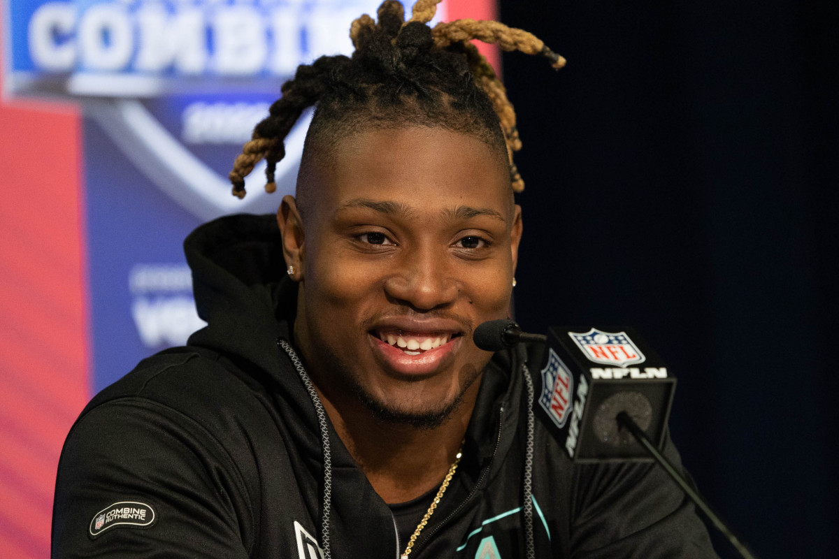 Alabama linebacker Christopher Allen talks to the media during the 2022 NFL Combine.