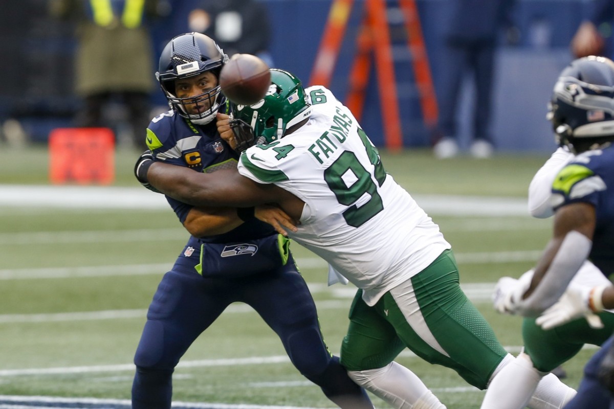 New York Jets DT Foley Fatukasi pressures Seattle Seahawks QB Russell Wilson