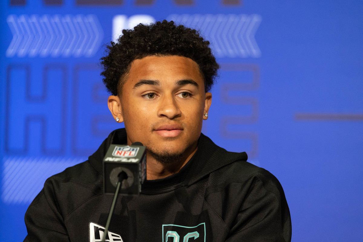 Mar 5, 2022; Indianapolis, IN, USA; Washington defensive back Trent McDuffie (DB26) talks to the media during the 2022 NFL Scouting Combine at Lucas Oil Stadium. Mandatory Credit: Trevor Ruszkowski-USA TODAY Sports