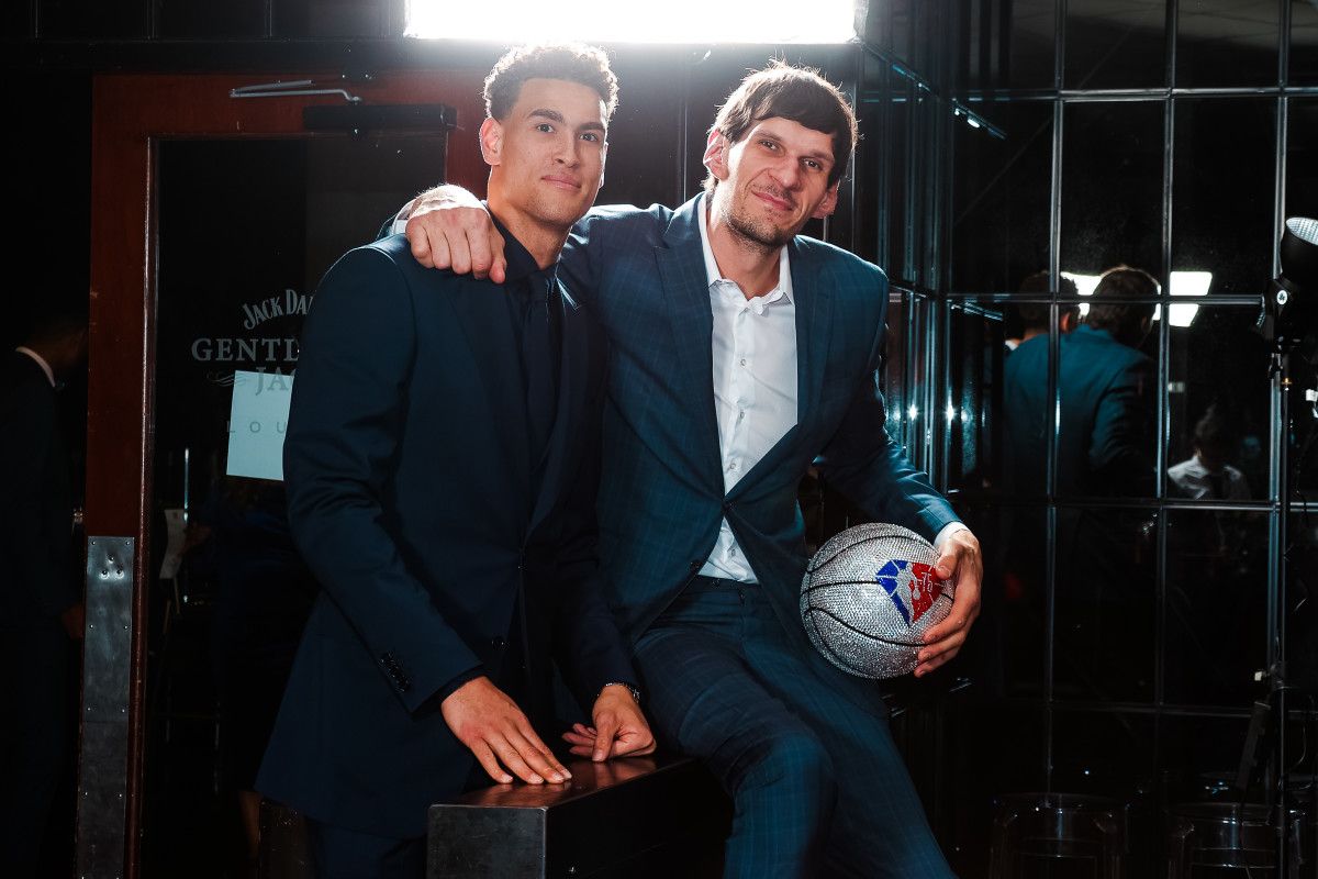 MB 03-04 Mavs Ball-8274