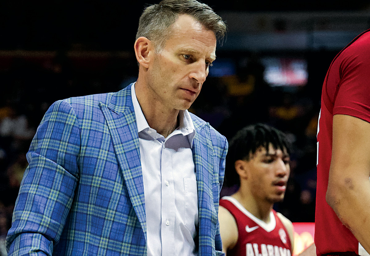 Alabama Crimson Tide head coach Nate Oats looks on during a time out against the LSU Tigers during the second half at the Pete Maravich Assembly Center.