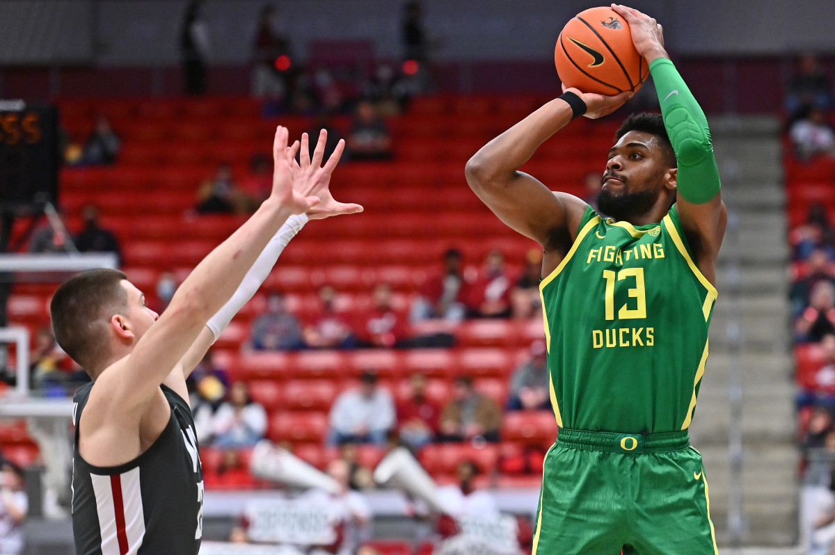 quincy-guerrier-shooting-three-vs-washington-state