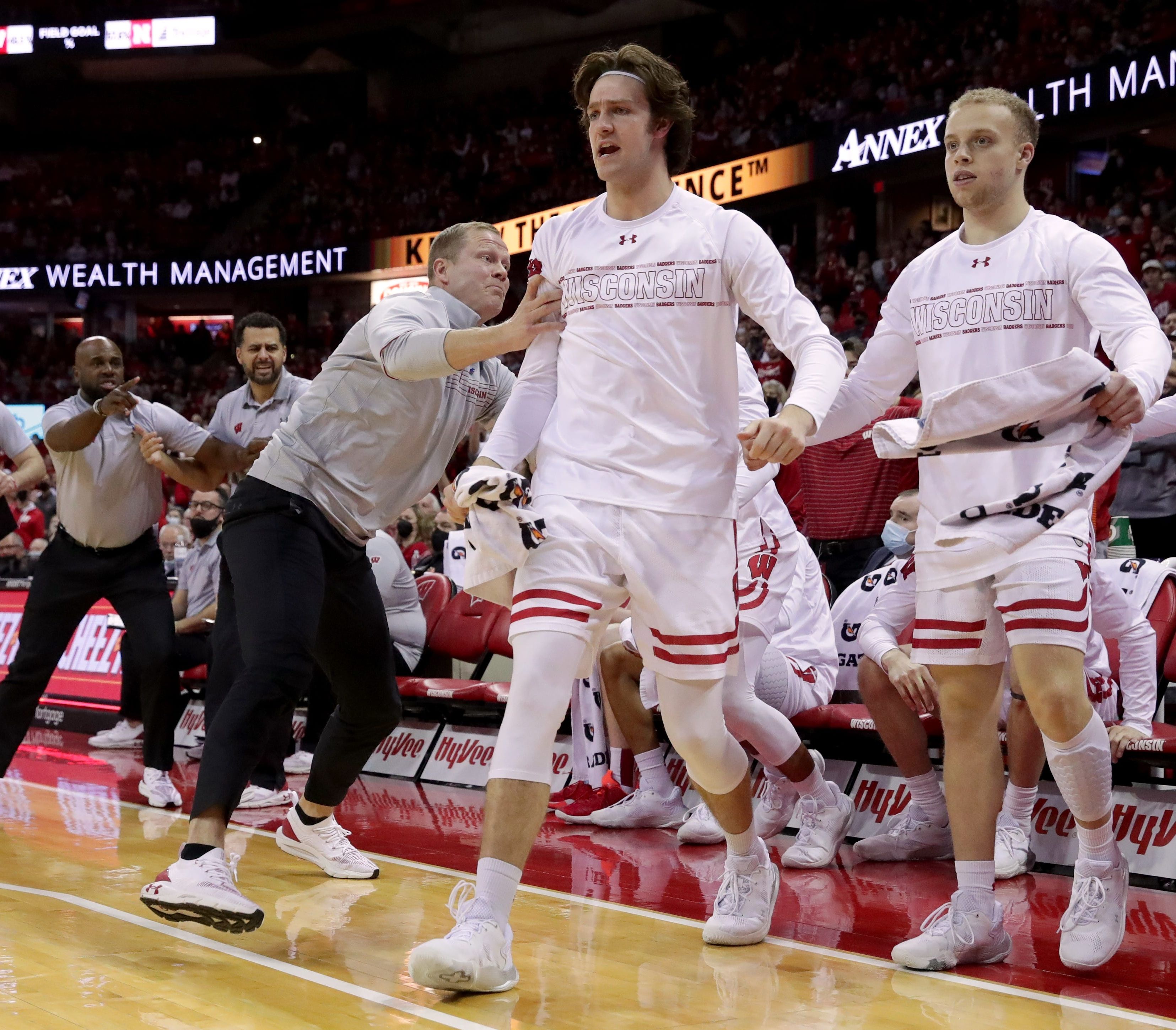 Wisconsin bench MBB  2022.03.06 USATSI_17844314