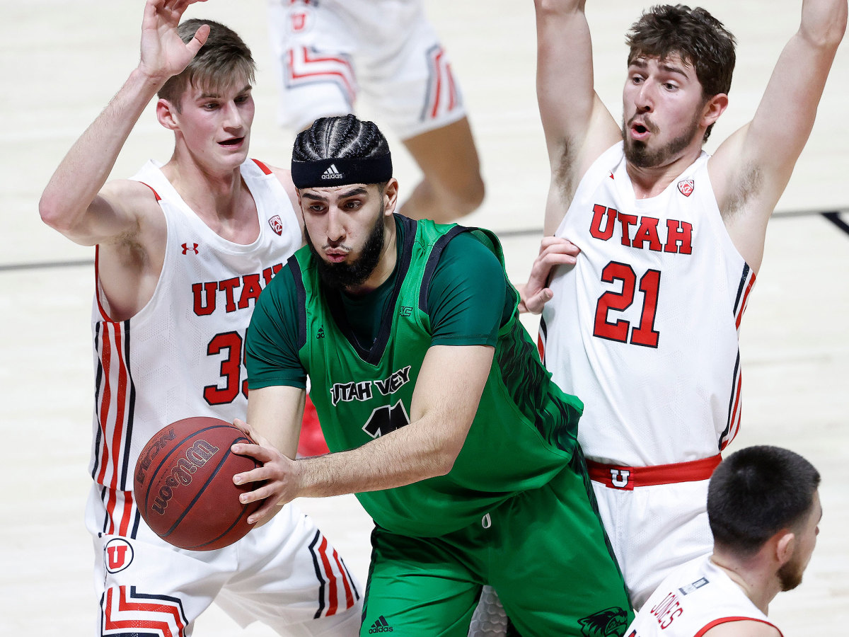 Utah Valley's Fardaws Aimaq looks to pass