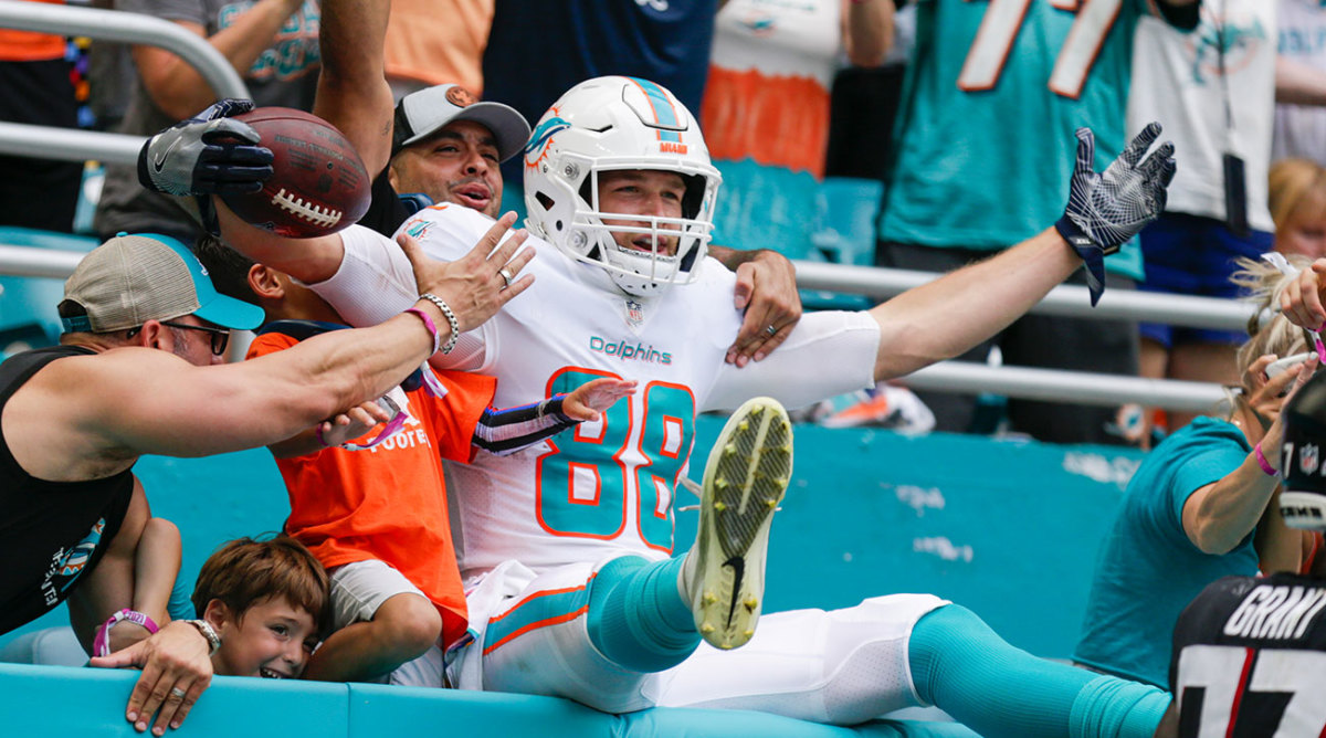 mike-gesicki-celebrates-touchdown