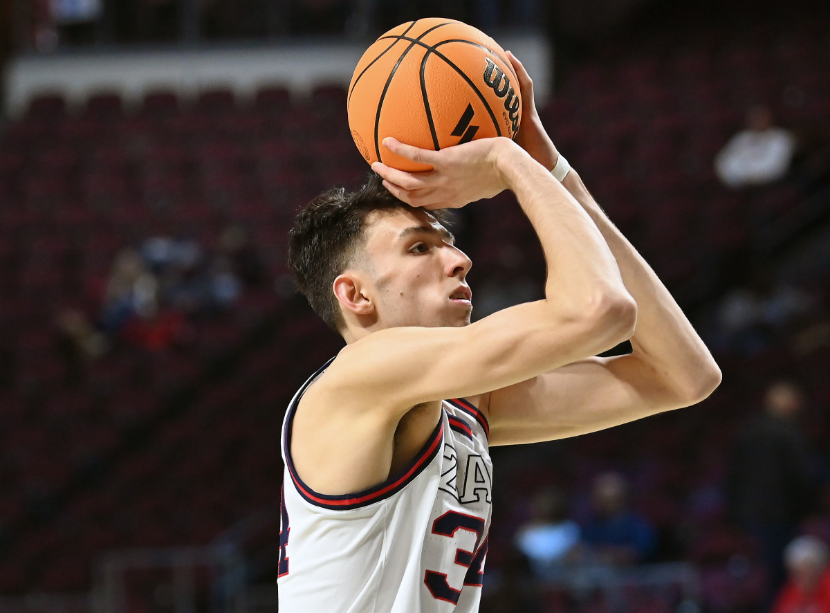 Chet Holmgren's nine points against Memphis may not jump off the stat sheet, but the 7-foot freshman was a +18 addition for the Zags when on the court Saturday. 