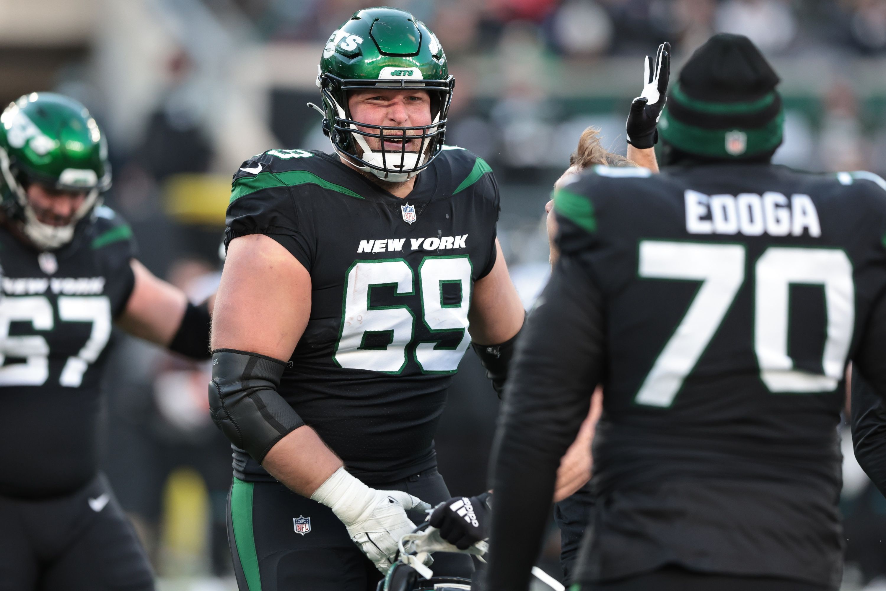 new-york-jets-re-sign-ot-conor-mcdermott-release-rb-zonovan-knight