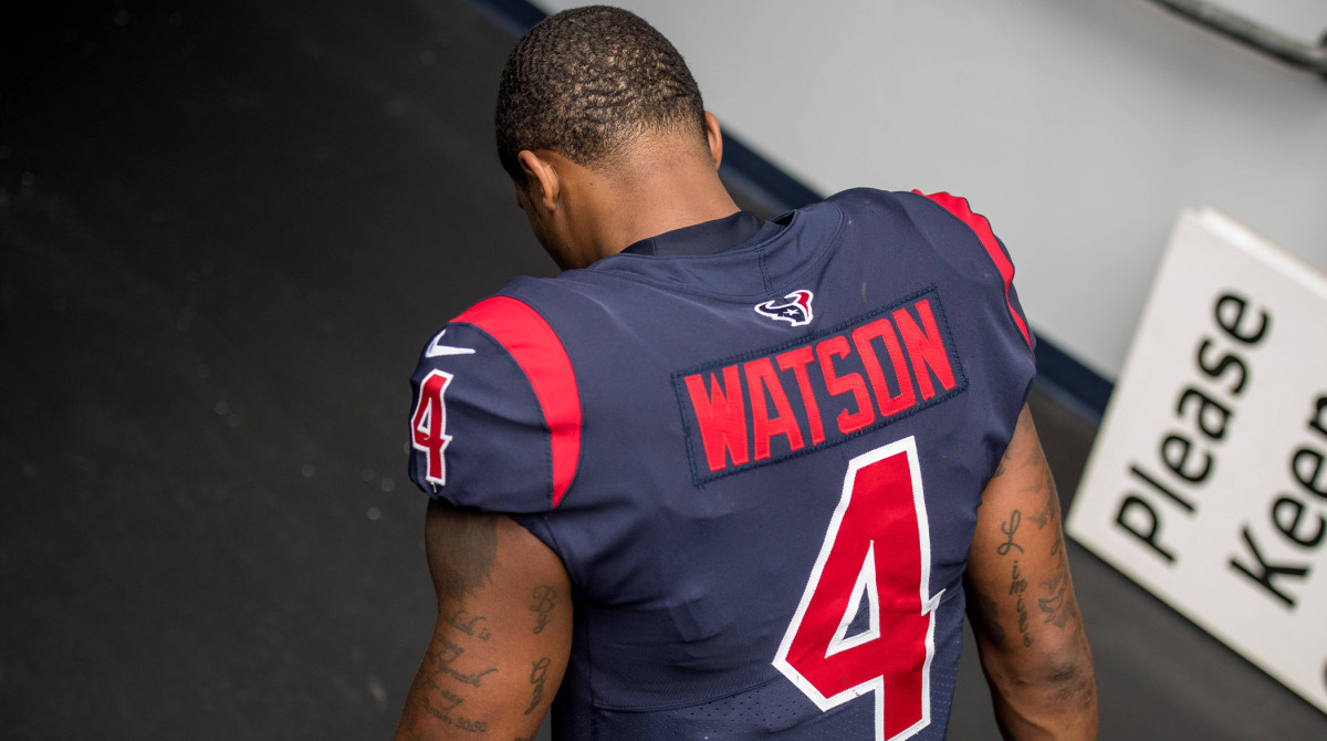 December 27, 2020: Houston Texans quarterback Deshaun Watson (4) enters the tunnel after an NFL, American Football Herren, USA football game between the Cincinnati Bengals and the Houston Texans at NRG Stadium in Houston, TX.