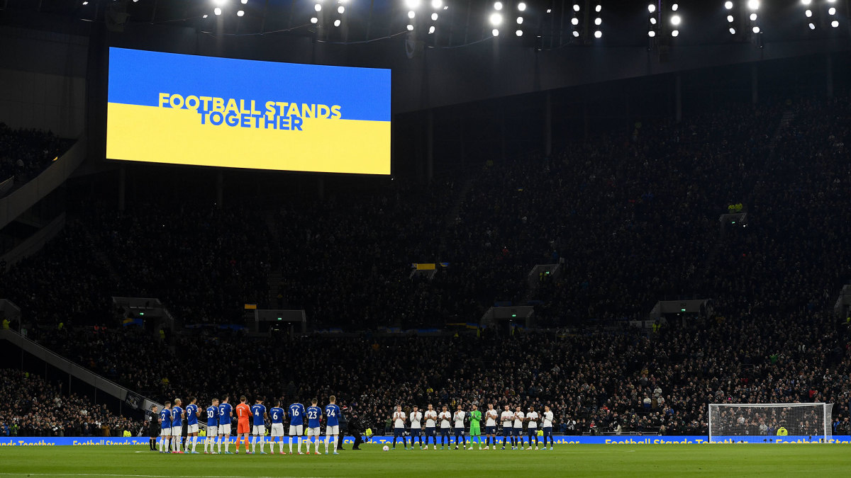 Everton and Tottenham stand in solidarity for Ukraine
