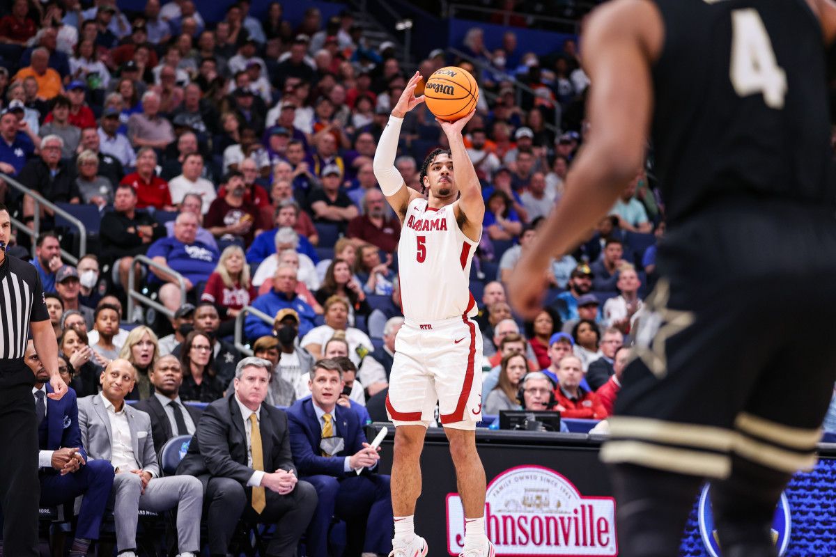 3102022 Jaden Shackelford shoots a three_AlabamavsVanderbilt_JT002530