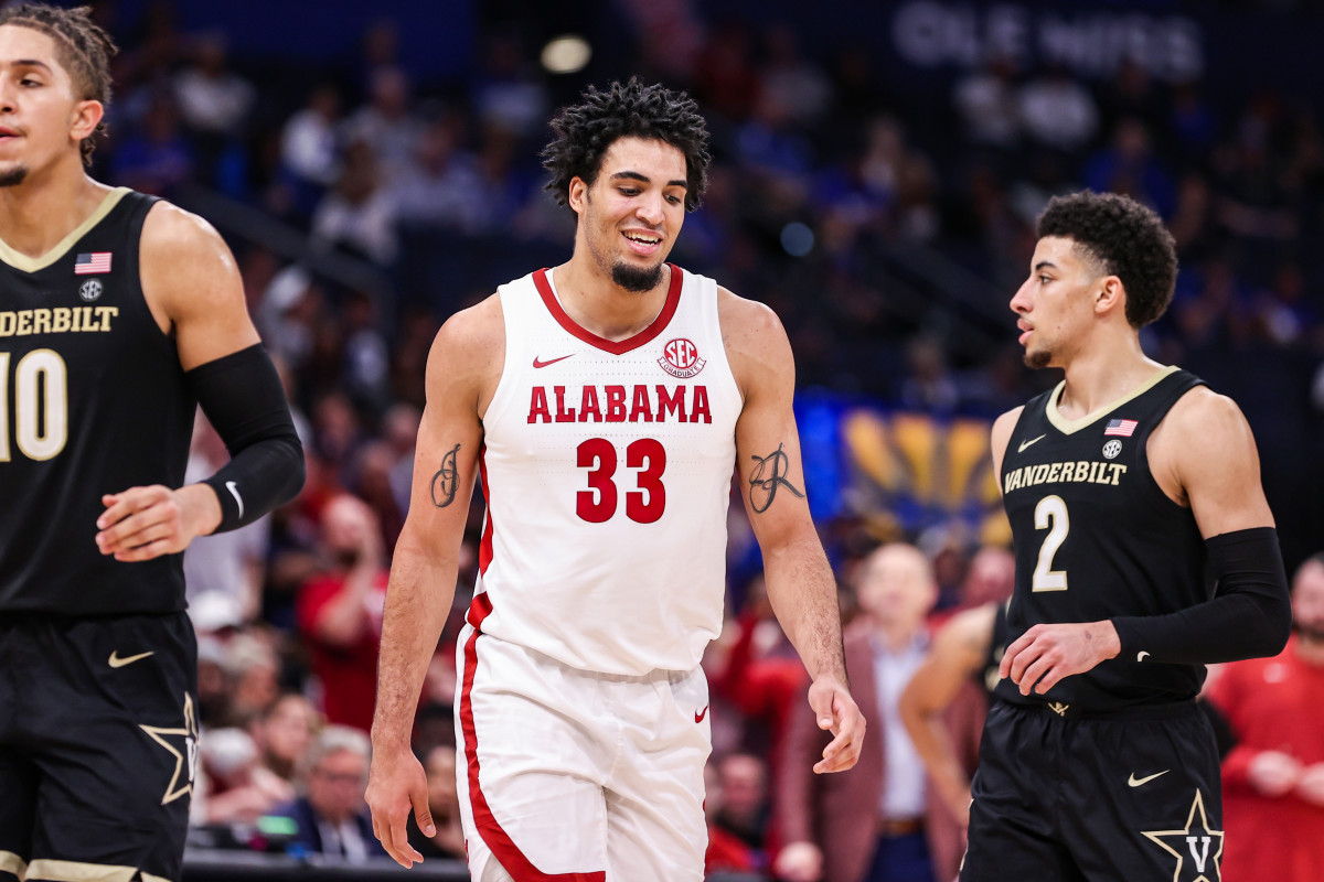 3102022 James Rojas reacts during the game_AlabamavsVanderbilt_JT002829