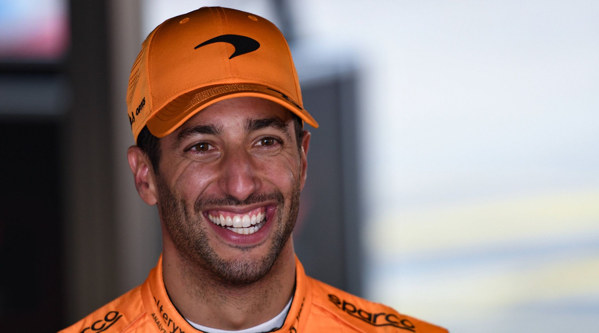 Daniel Ricciardo tests positive for COVID-19 while in Bahrain - Vimarsana News