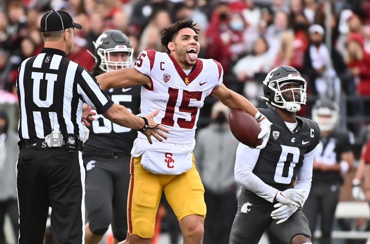 USC WR Drake London celebrates catch