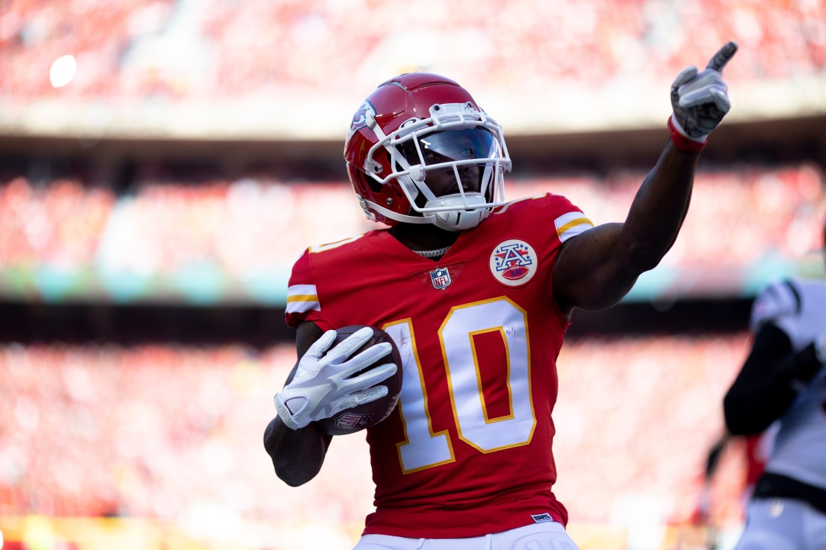 Kansas City Chiefs wide receiver Tyreek Hill (10) celebrates after a first down catch in the first quarter during the AFC championship NFL football game, Sunday, Jan. 30, 2022, at GEHA Field at Arrowhead Stadium in Kansas City, Mo. Cincinnati Bengals At Kansas City Chiefs Jan 30 Afc Championship 54 © Albert Cesare/The Enquirer / USA TODAY NETWORK