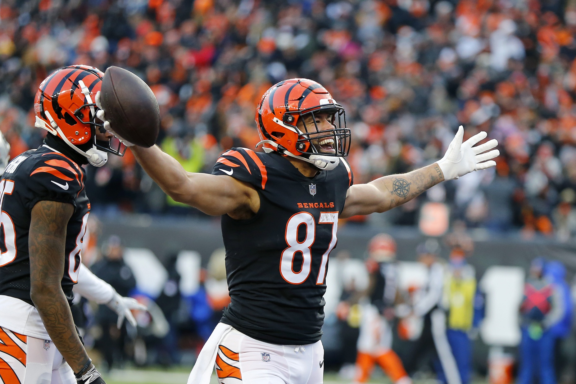 New York Jets Land Tight End C.J. Uzomah in Free Agency Sports
