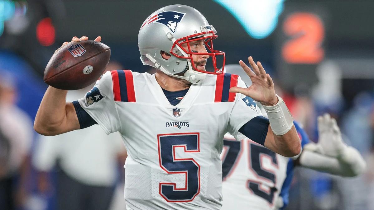 Who Do New England Patriots Turn To in Mac Jones Absence: 14-Year Veteran  Brian Hoyer or Rookie Bailey Zappe? - Sports Illustrated New England  Patriots News, Analysis and More