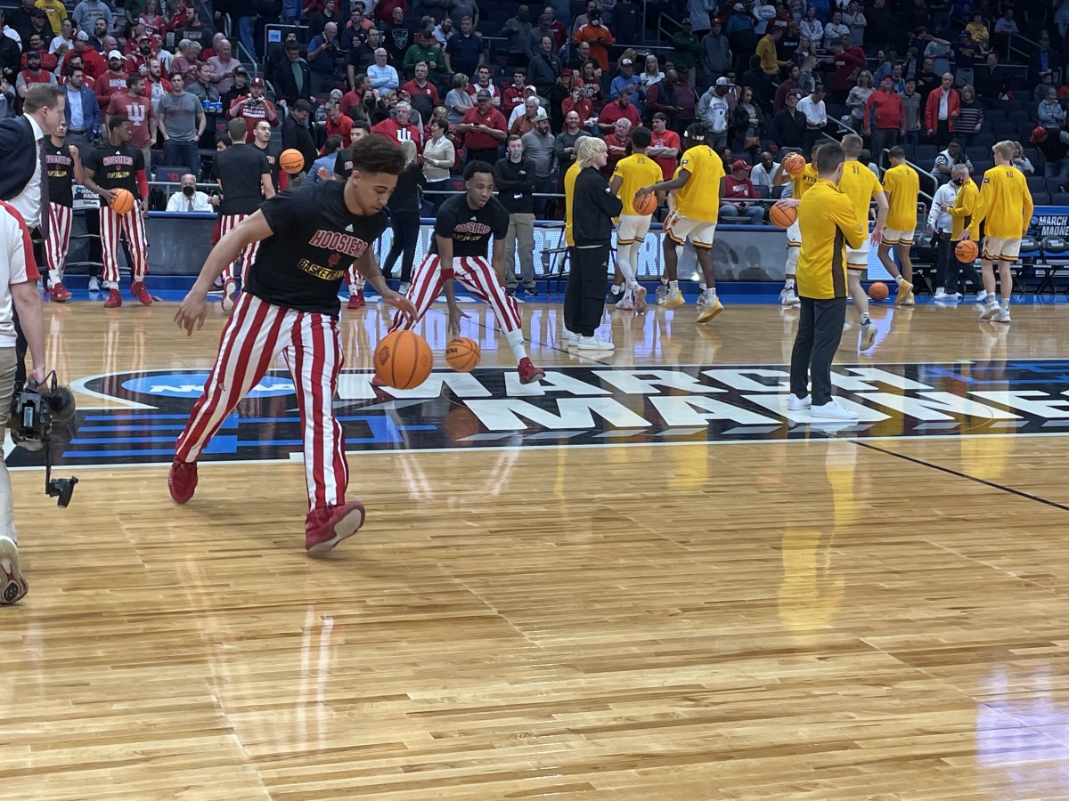 Indiana guard Rob Phinisee dribbles during warmups. (Photo by Tom Brew)