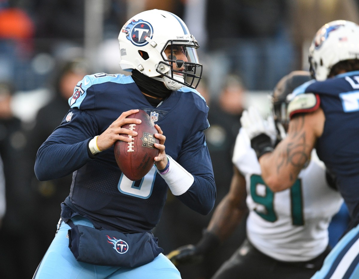 Dec 31, 2017; Tennessee Titans quarterback Marcus Mariota (8) drops back to pass against the Jaguars. Mandatory Credit: Christopher Hanewinckel-USA TODAY Sports