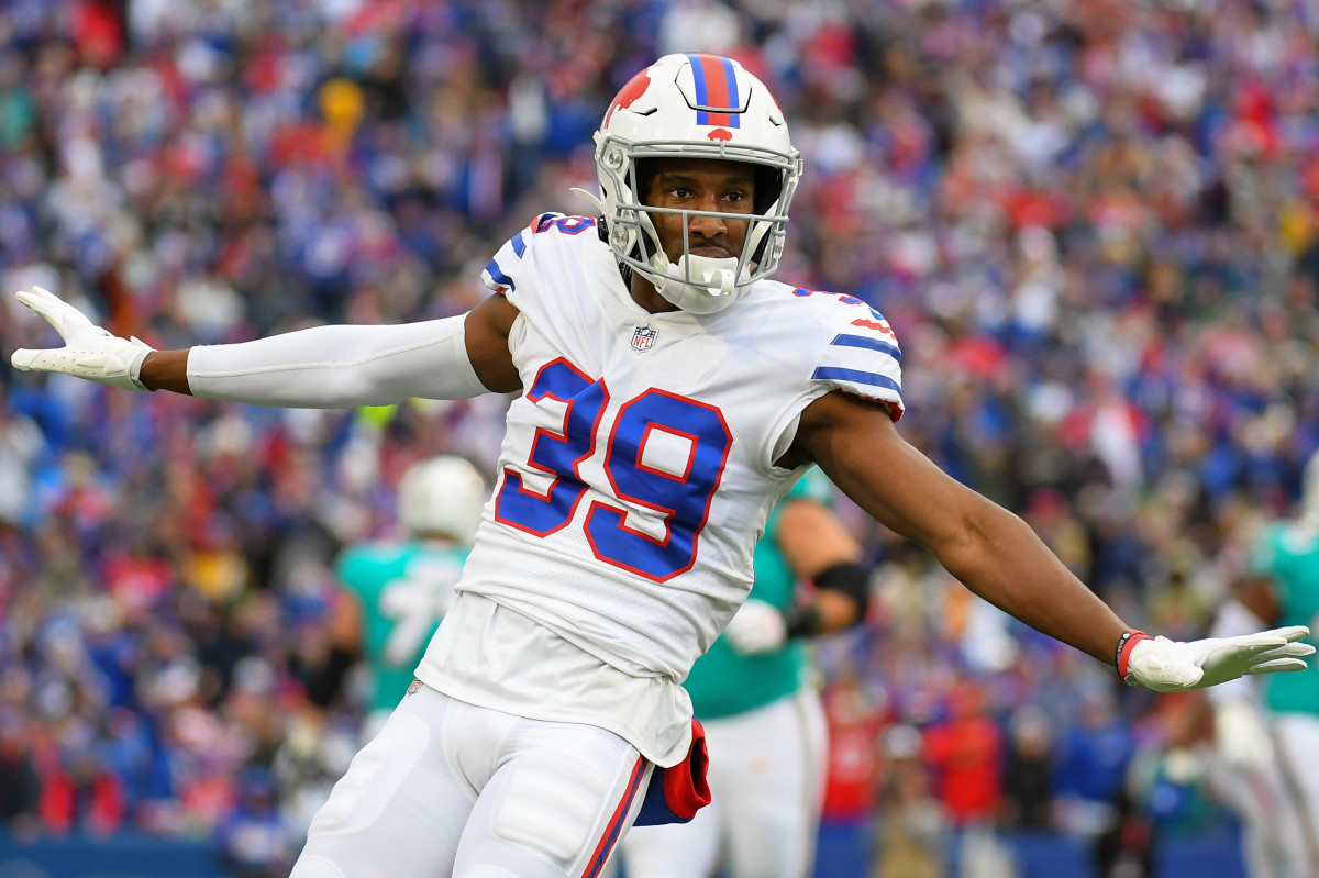 Buffalo Bills cornerback Levi Wallace (39) reacts to a defensive play against the Miami Dolphins during the second half at Highmark Stadium in 2021.