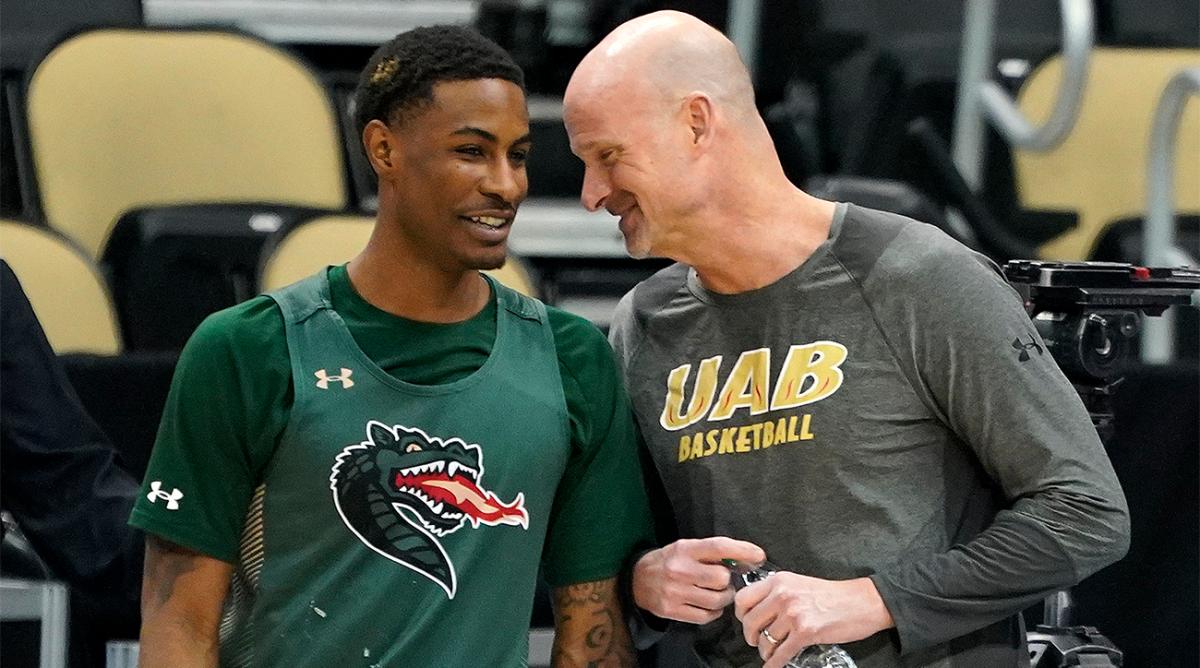UAB head coach Andy Kennedy, right, talks with Elijah Tate during the NCAA college men’s basketball team’s practice at PPG Paints Arena in Pittsburgh, Thursday, March 17, 2022. UAV will face Houston in the first round of the 2022 NCAA Division 1 Men’s Basketball tournament on Friday.