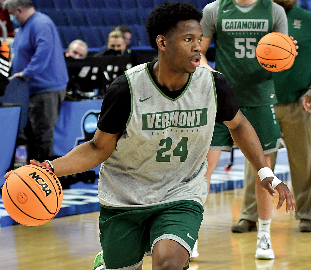 Vermont Catamounts guard Ben Shungu (24) handles the ball during a practice session for the first round of the 2022 NCAA Tournament at KeyBank Center. Vermont fans will have a drive similar to South Arkansas fans heading to Fayetteville, while Arkansas fans would need to drive for at least 21 hours to make the game.