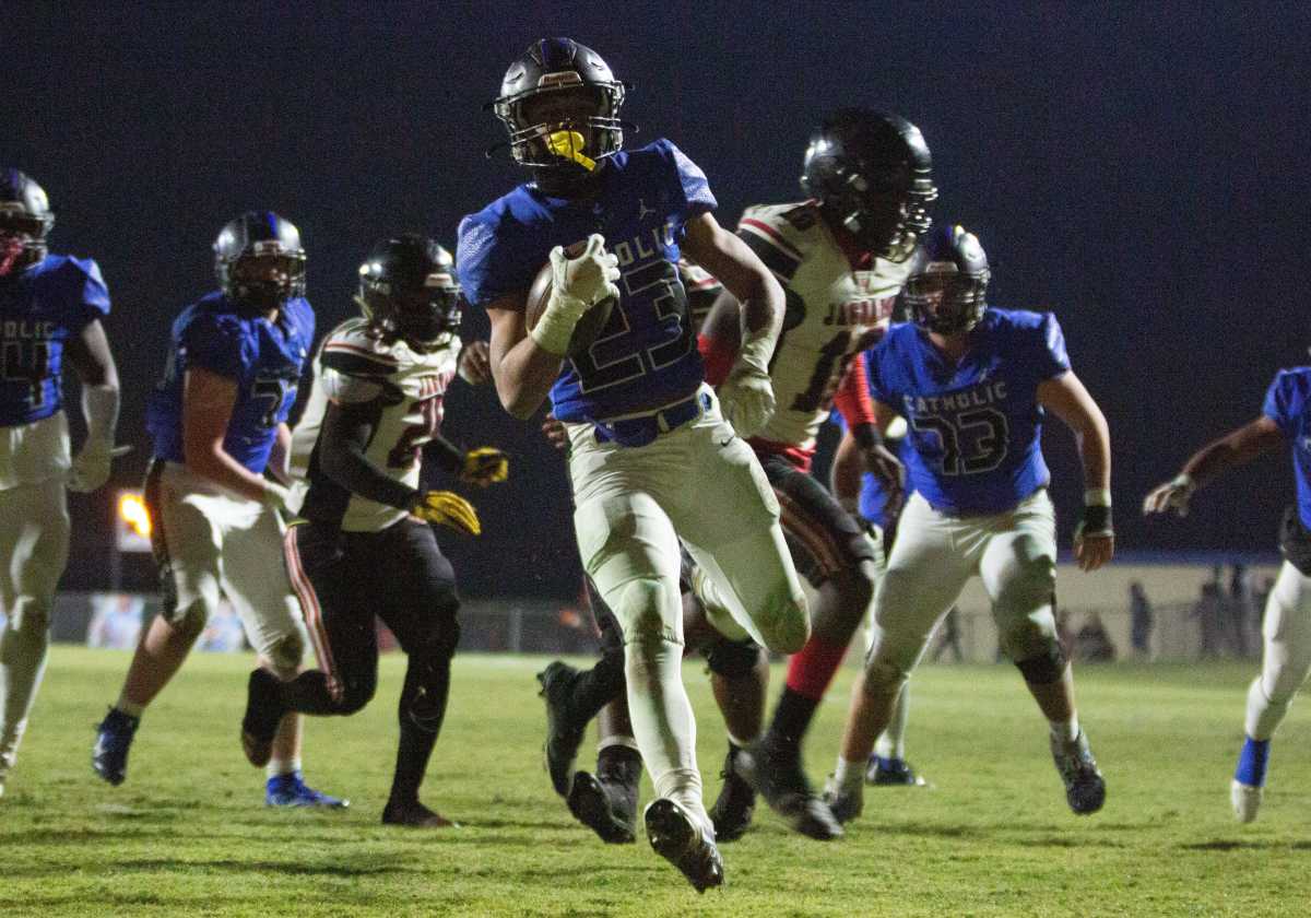 Catholic's Jeremiah Cobb (23) barrels down the middle for a touchdown in the second half on November 19, 2021. 1119 Catholic Vs Hillcrest