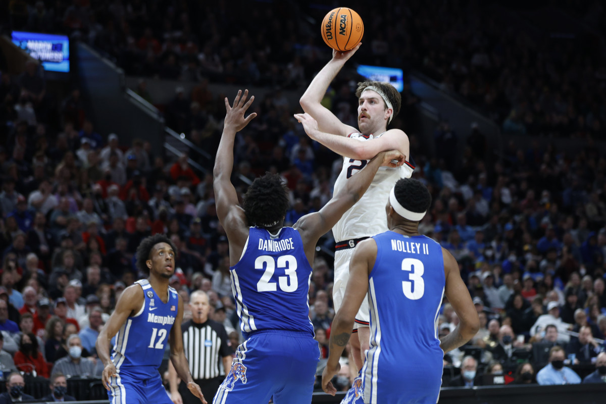 Gonzaga's Drew Timme follows two-handed jam with mustache stroking