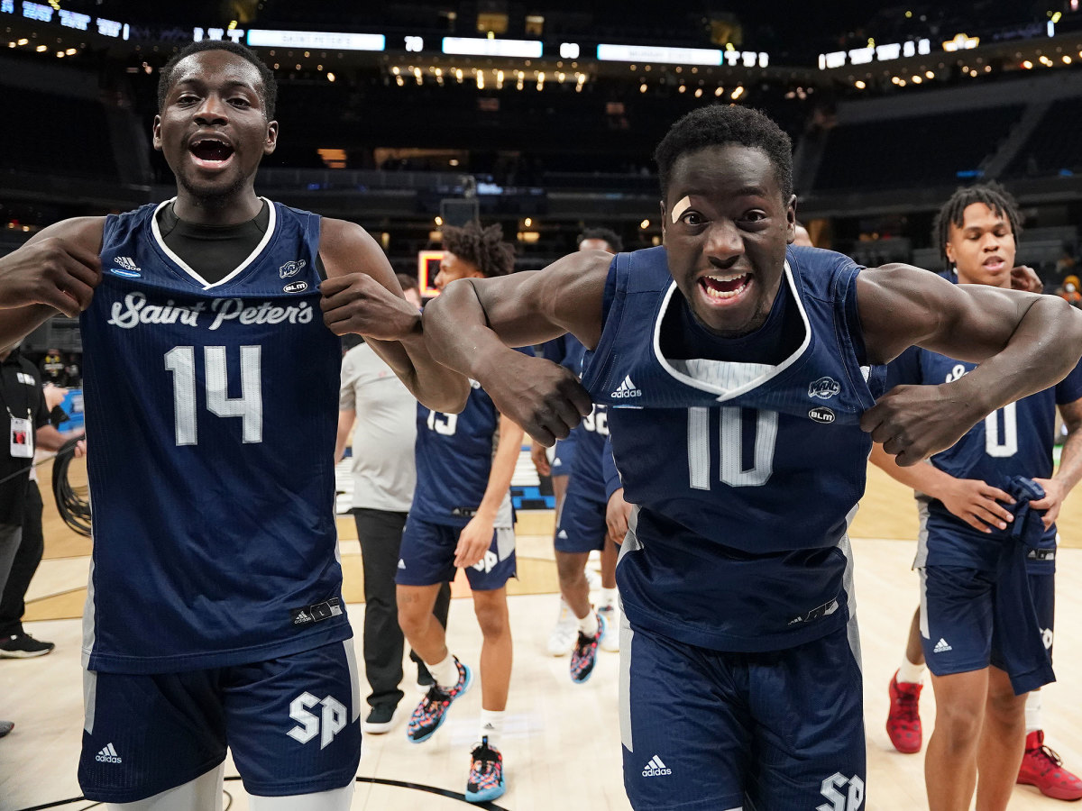 Saint Peter’s players celebrate beating Murray State