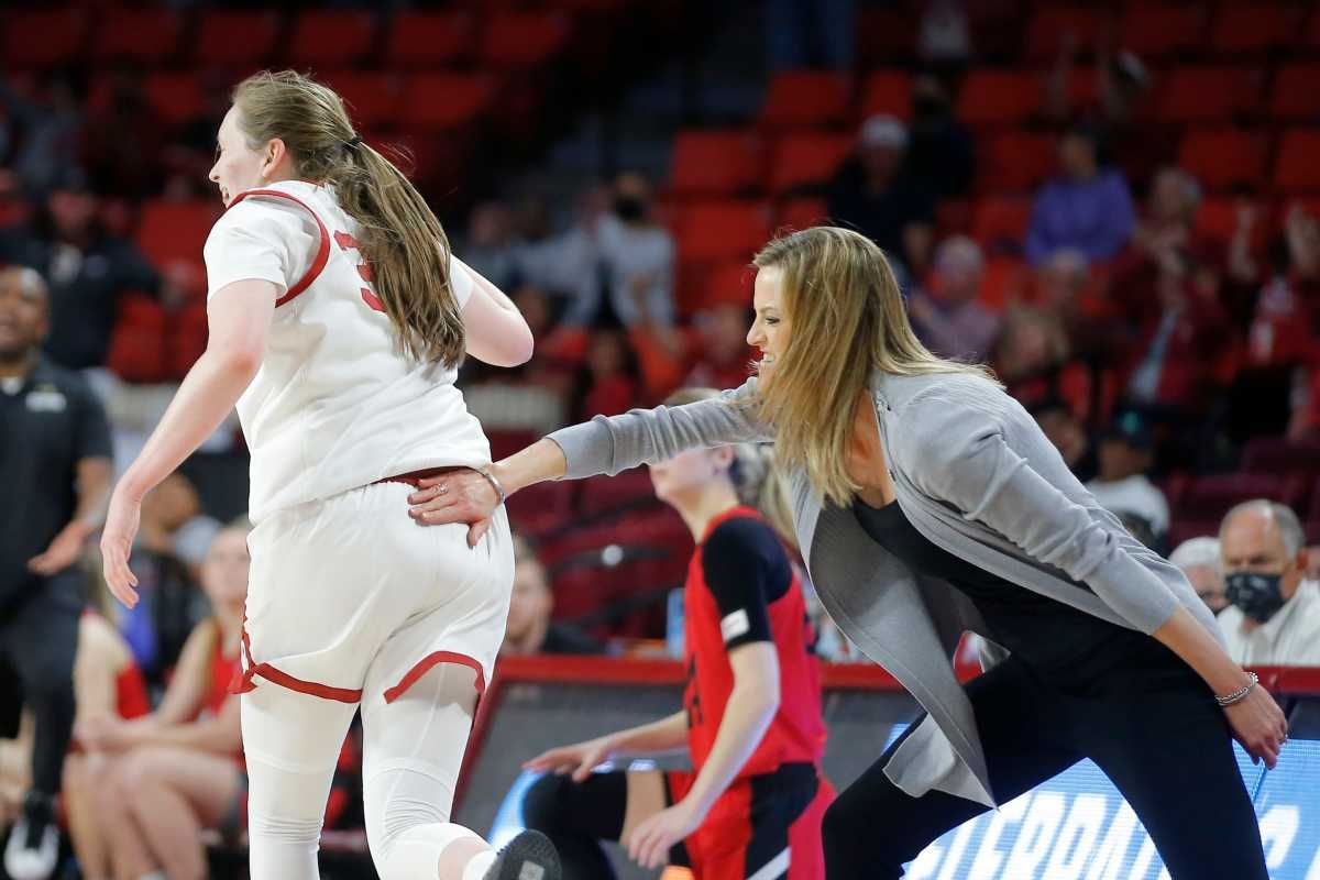 WBB - Jennie Baranczyk, Taylor Robertson, 2022 NCAA Women's Tournament, IUPUI Jaguars