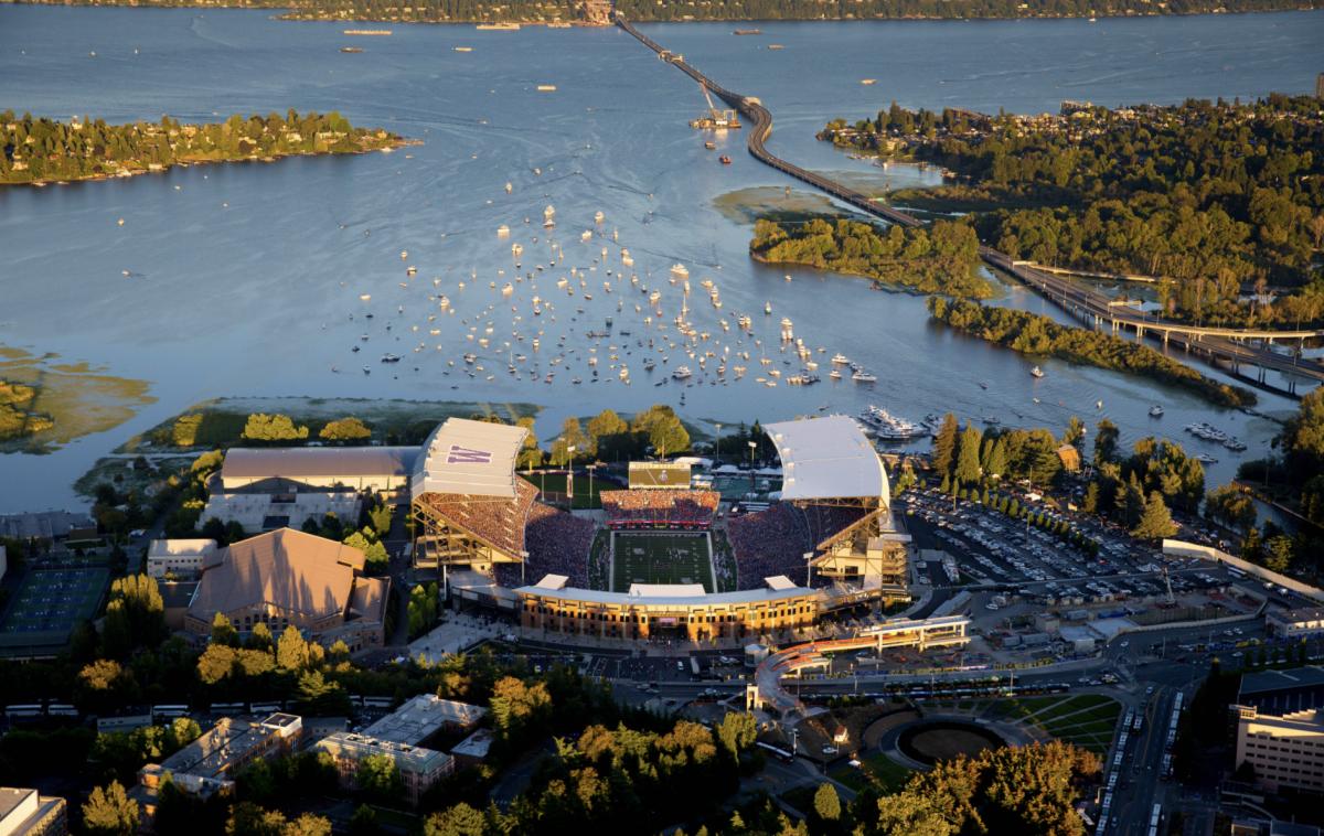 Husky Stadium is considered one of the most picturesque venues in all of college footbal (USA TODAY Sports)