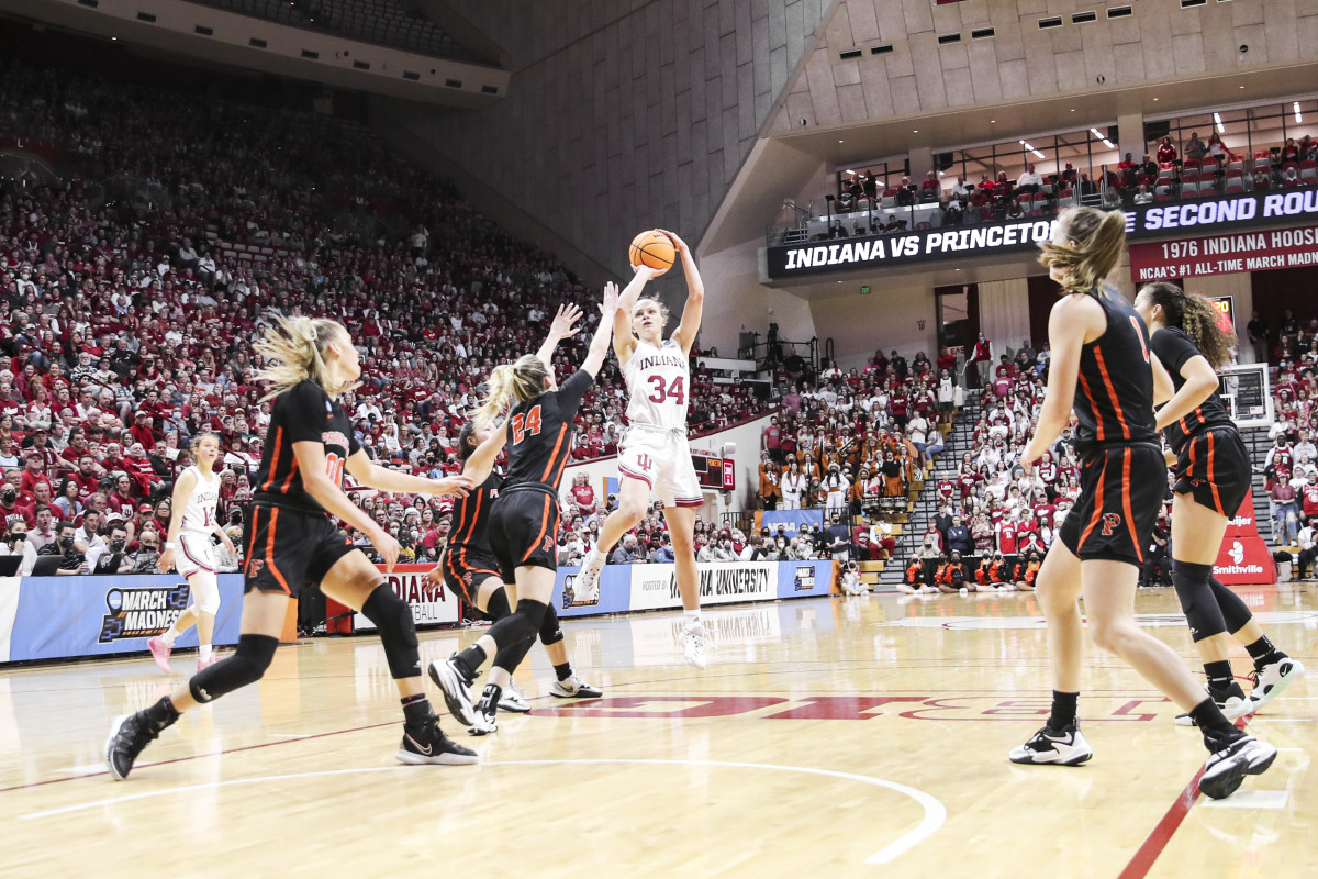 Grace Berger goes in for the jump shot.