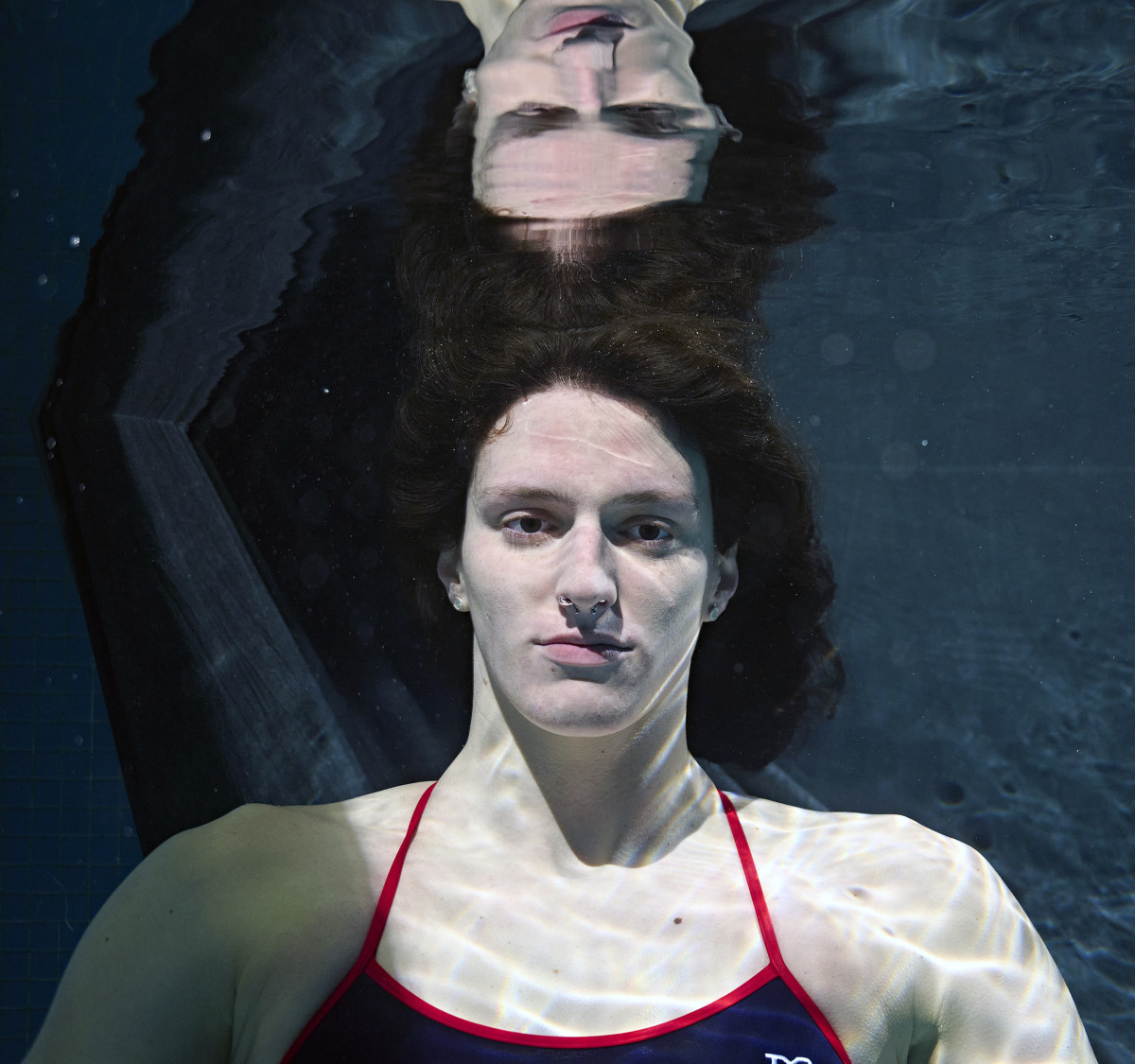 Lia Thomas underwater, with her reflection above