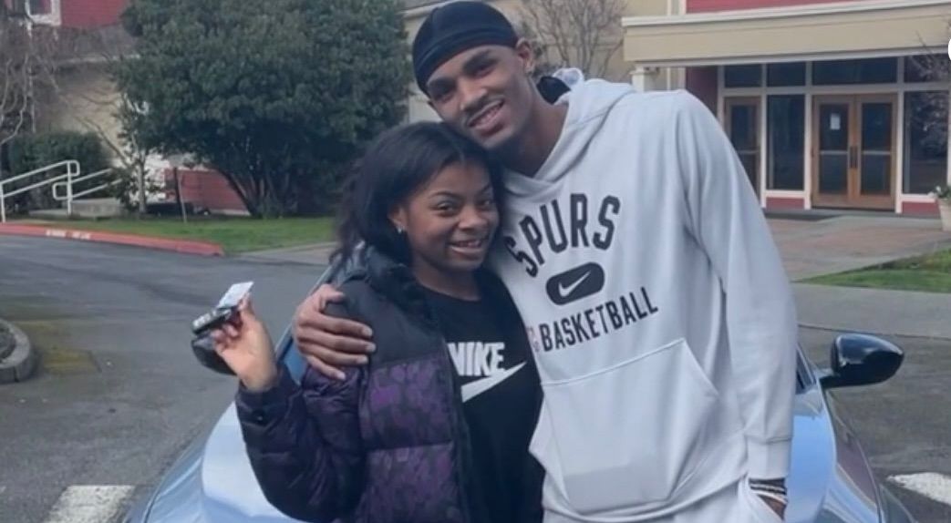 Ex-Husky Dejounte Murray Is the Man Who Makes People Feel Good - Vimarsana News