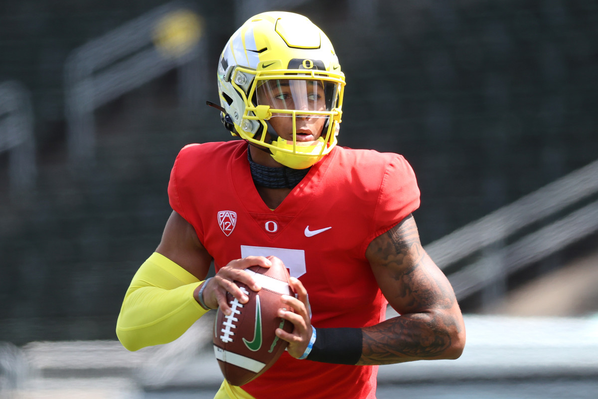 EUGENE, OREGON - MAY 01: Robby Ashford #6 of the Oregon Ducks looks to throw the ball in the first half during the Oregon spring game at Autzen Stadium on May 01, 2021 in Eugene, Oregon. (Photo by Abbie Parr/Getty Images)