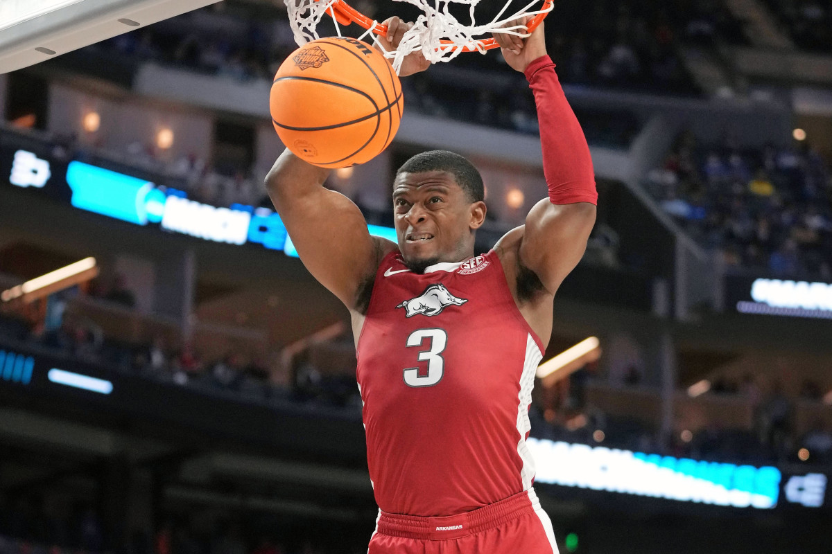 Arkansas Razorbacks forward Trey Wade (3) dunks against the Gonzaga Bulldogs during the first half in the semifinals of the West regional of the men's college basketball NCAA Tournament at Chase Center.
