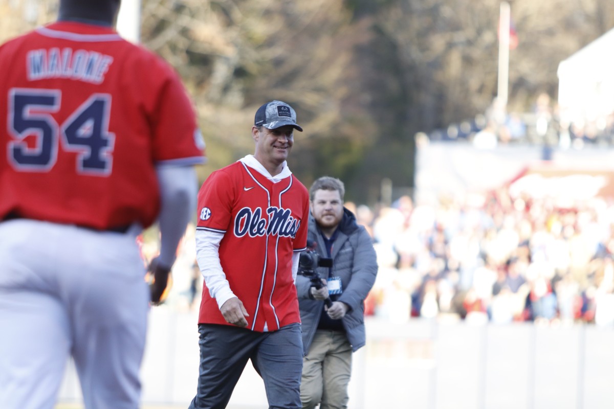 KIFFIN THROWS GOLF BALL visual data 8