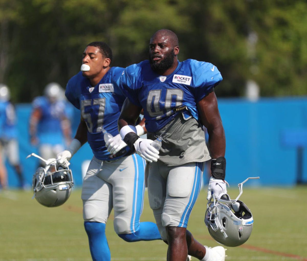 Jarrad Davis photo with Dozier credit