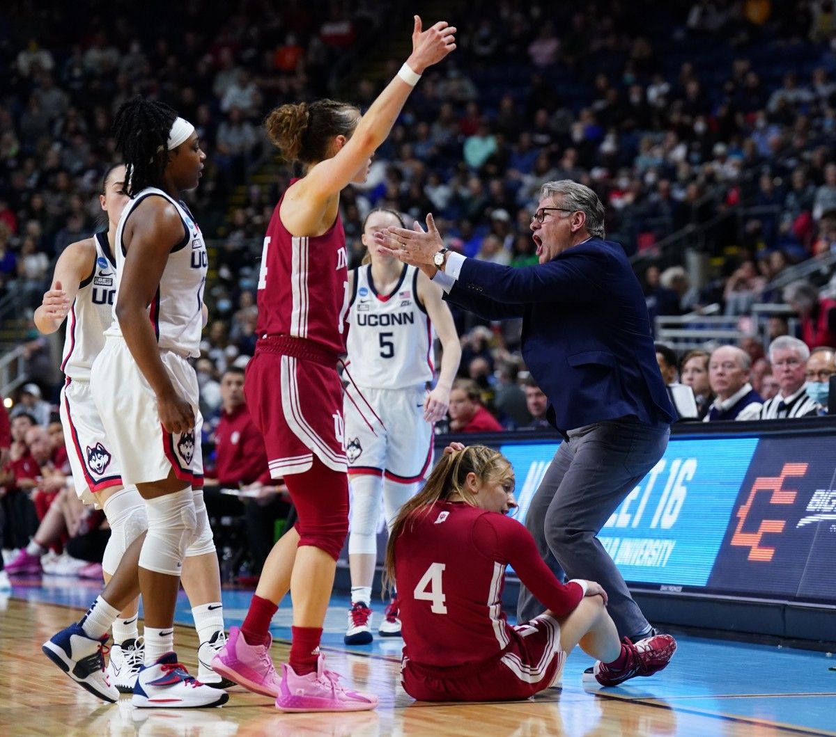 UConnGenoAuriemmaYellIndiana