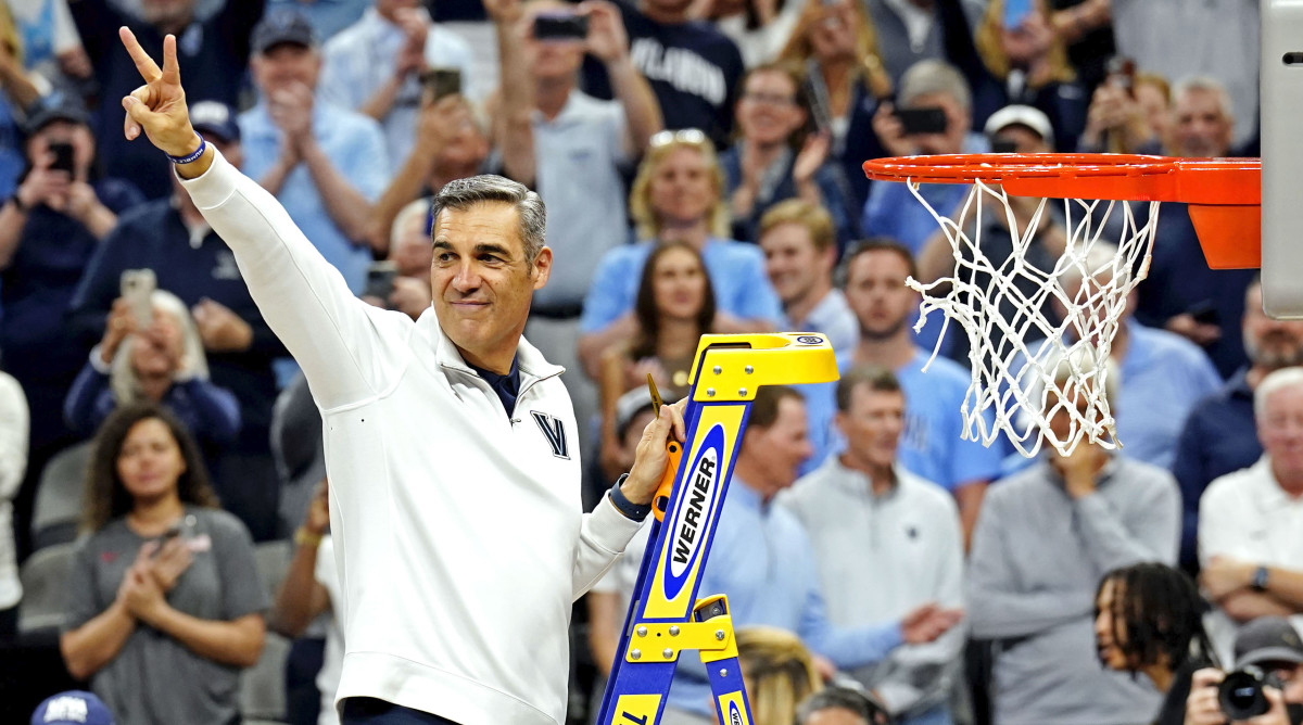 Jay Wright celebrates Villanova’s 2022 Elite Eight win over Houston