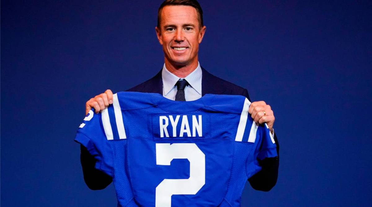 Indianapolis Colts quarterback Matt Ryan holds his new jersey following a press conference at the NFL team’s practice facility in Indianapolis, Tuesday, March 22, 2022.