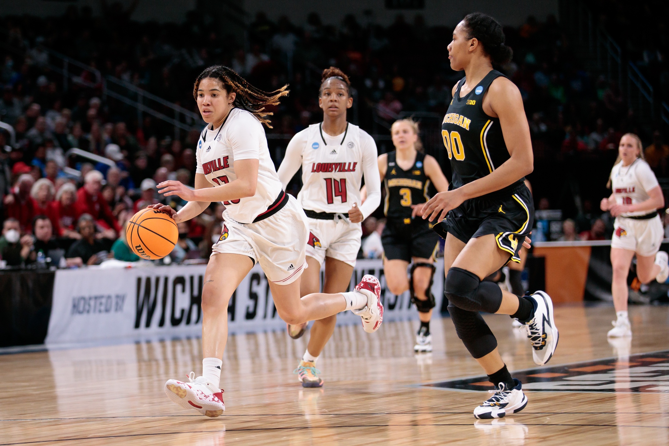 Louisville Women's Basketball Outlasts Michigan to Clinch Final Four