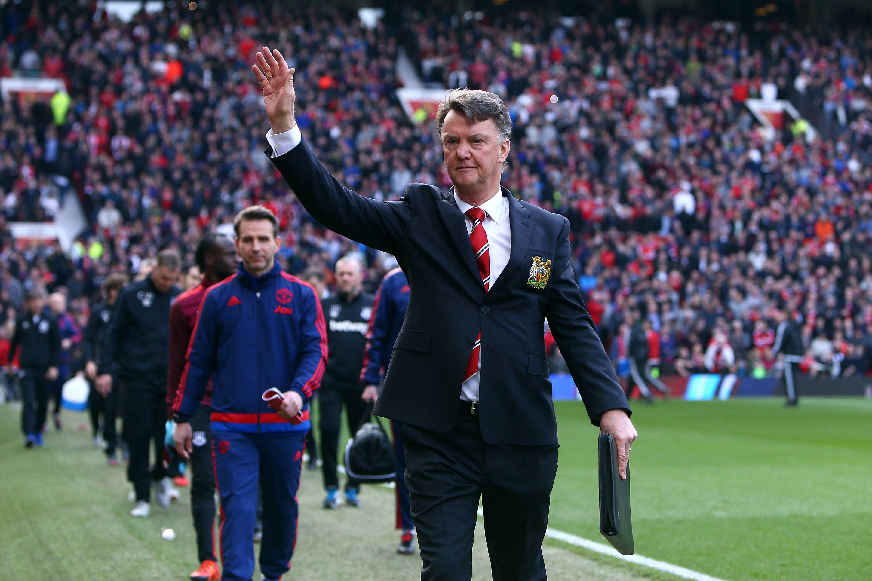 Louis van Gaal thinks Erik ten Hag should reject Man United - Vimarsana News
